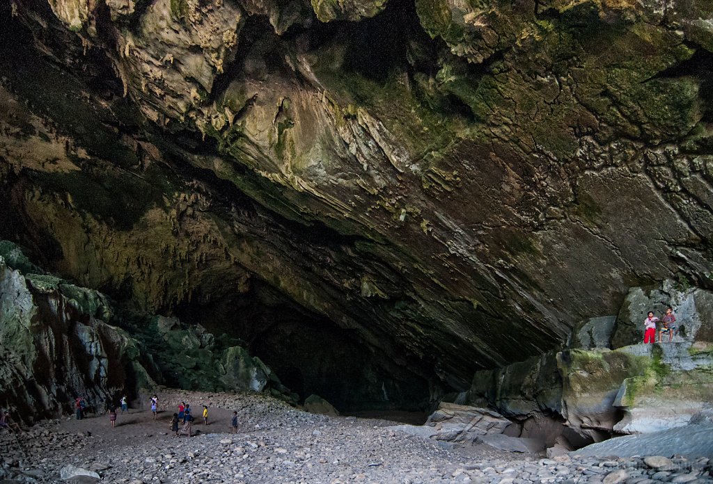 Class in a cave of Khammouane